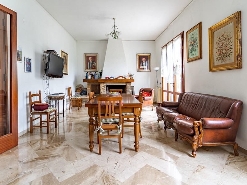 Villa in Vendita a Fucecchio, 420'000€, 230 m², arredato