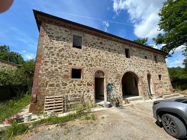 Casale in Vendita a Castelnuovo Berardenga, 850'000€, 340 m²