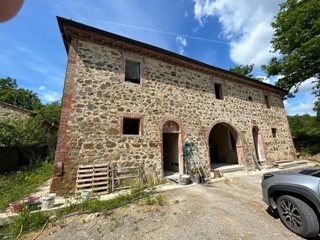 Casale in Vendita a Castelnuovo Berardenga, 850'000€, 340 m²
