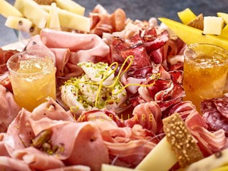 Attività commerciale in Affitto a Cecina, zona Cecina Marina, 2'000€, 80 m²