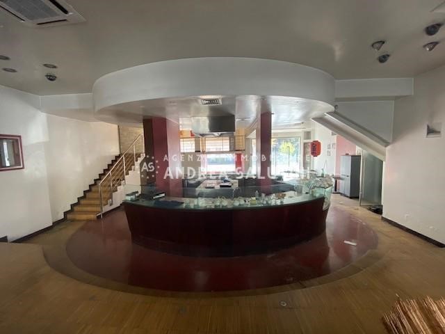 Immobile commerciale in Vendita a Pontedera, 125'000€, 158 m²