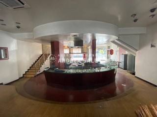 Immobile commerciale in Vendita a Pontedera, 125'000€, 158 m²