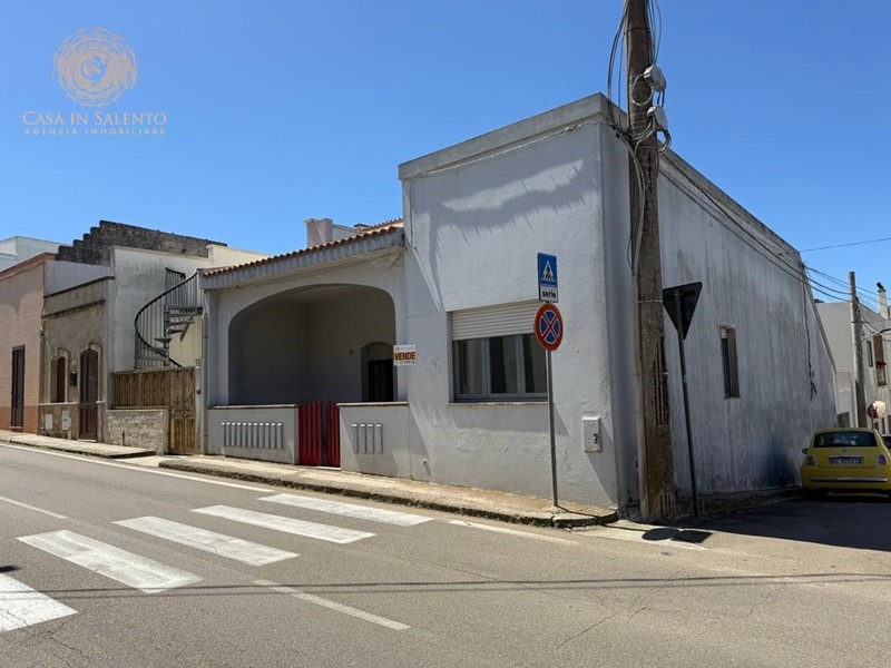 Appartamento in Vendita a Alessano, zona Montesardo, 150'000€, 164 m², con Box