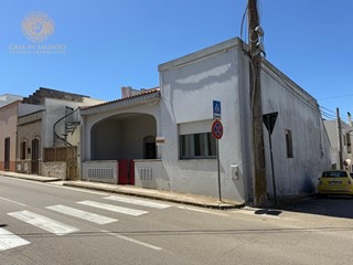 Appartamento in Vendita a Alessano, zona Montesardo, 150'000€, 164 m², con Box