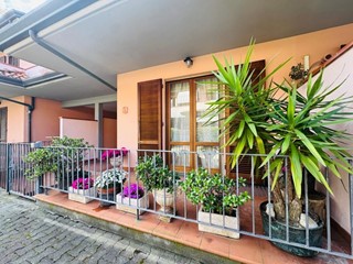 Villetta a schiera in Vendita a Viareggio, zona Torre Del Lago Puccini, 299'000€, 127 m²