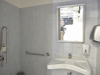 Negozio in Affitto a Bari, 900€, 100 m²