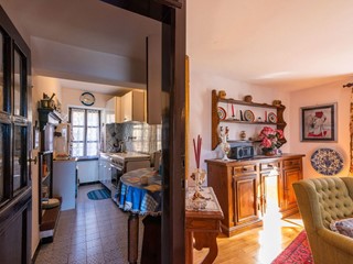 Casa Indipendente in Vendita a Ponna, 53'000€, 184 m²