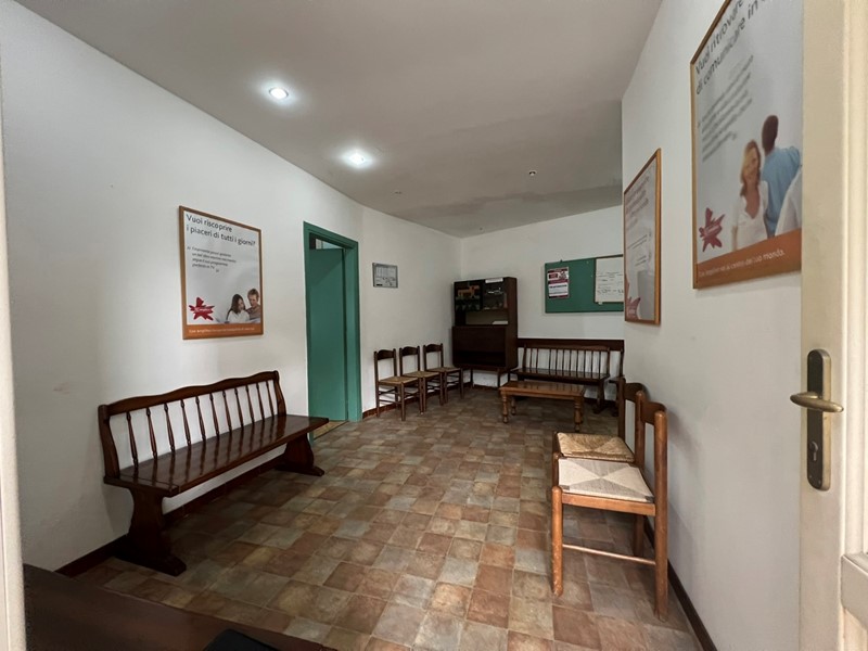 Ufficio in Vendita a Amaseno, 70'000€, 115 m², arredato