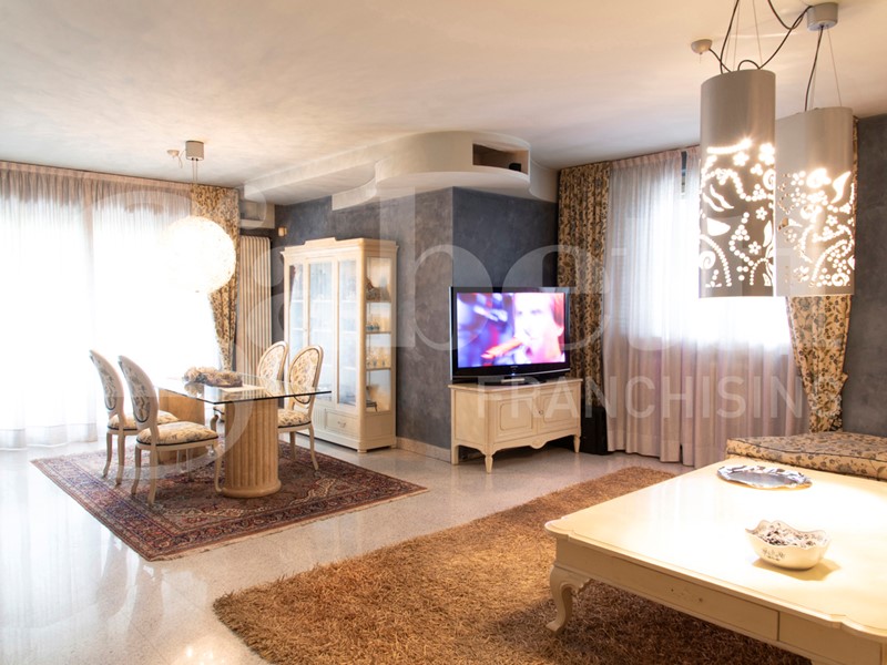 Attico in Vendita a Cesano Maderno, 425'000€, 172 m²