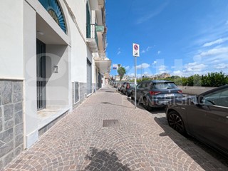 Negozio in Affitto a Bacoli, 780€, 70 m²