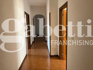 Quadrilocale in Vendita a Brindisi, 99'000€, 154 m²