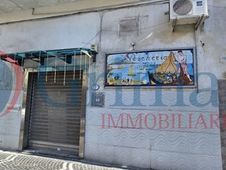 Negozio in Affitto a Casoria, 500€, 40 m²