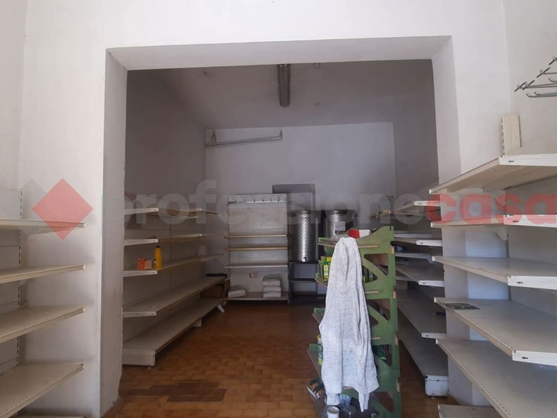 Negozio in Affitto a Veroli, 800€, 100 m²