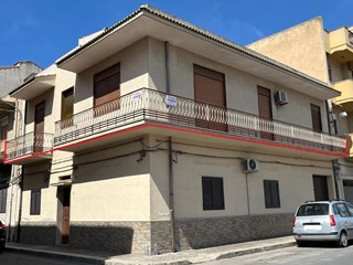 Appartamento in Vendita a Vittoria, zona Via Bologna n. 75 ang. Via Como, 90'000€, 140 m²