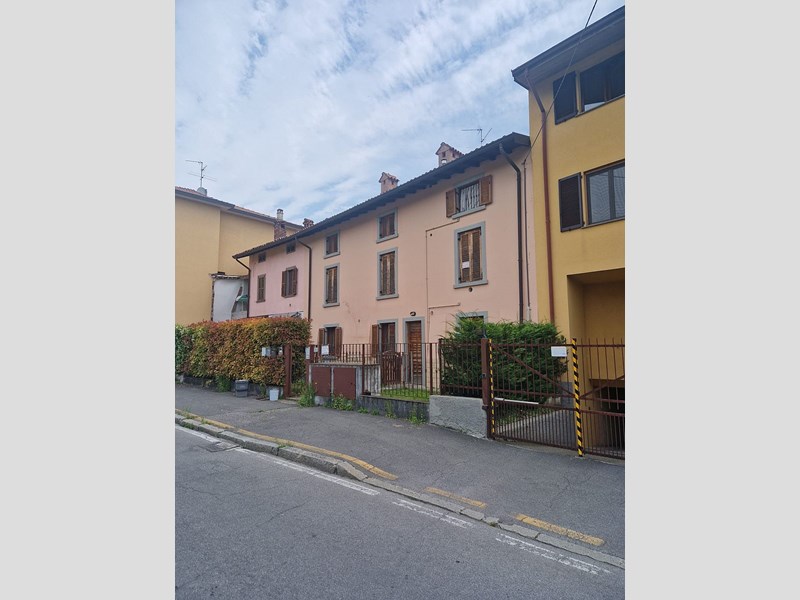 Bilocale in Affitto a Urgnano, zona in centro paese , 400&euro;, 70 m²