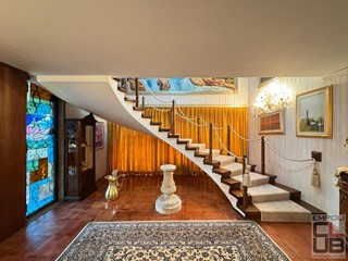 Villa in Vendita a Vinci, zona Sovigliana, 1'000'000€, 400 m², arredato