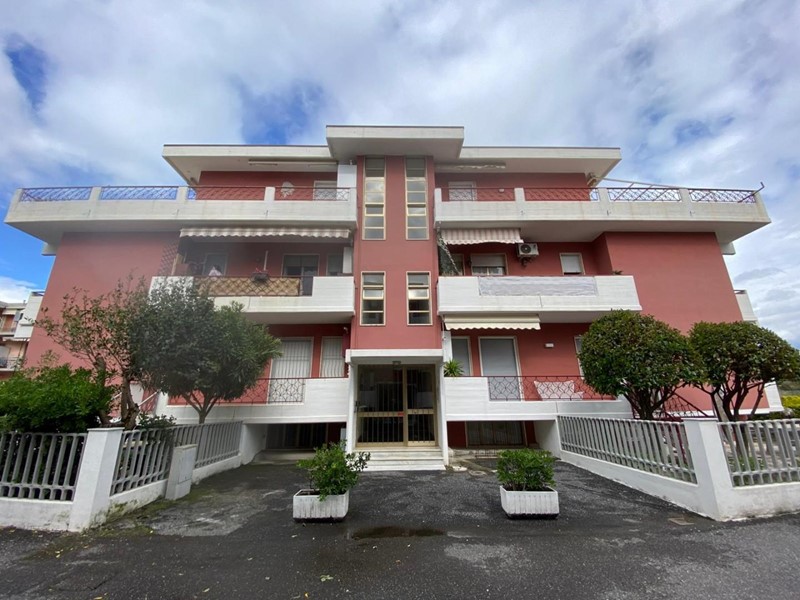Trilocale in Affitto a Carrara, zona Marina di Carrara, 65 m², arredato