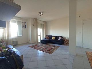 Appartamento in Vendita a Cascina, 185'000€, 100 m², arredato, con Box