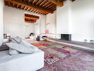 Villa bifamiliare in Vendita a San Giuliano Terme, 890'000€, 200 m², arredato