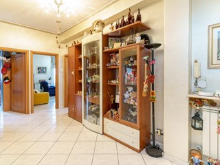 Appartamento in Vendita a Sant'Agata li Battiati, 190'000€, 145 m², con Box