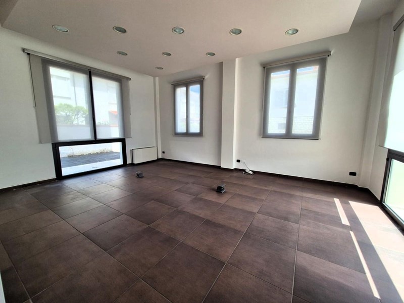 Ufficio in Affitto a Santa Croce sull'Arno, 700€, 71 m²