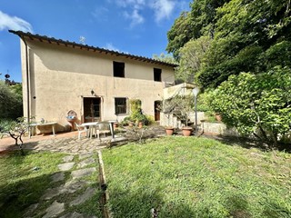 Casa di corte in Vendita a Capannori, zona Gragnano, 348'000€, 170 m²