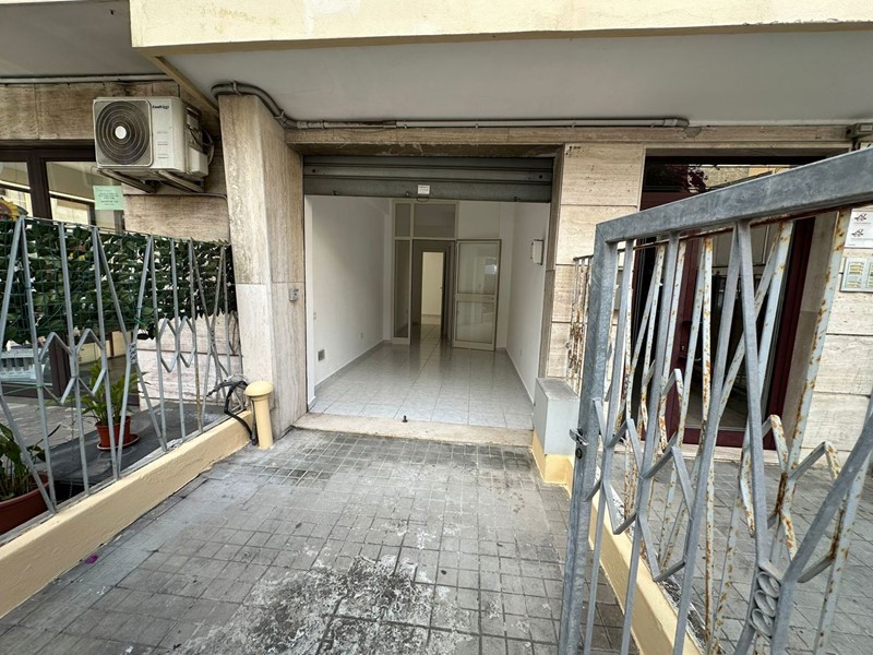 Negozio in Affitto a Cagliari, 750€, 50 m²