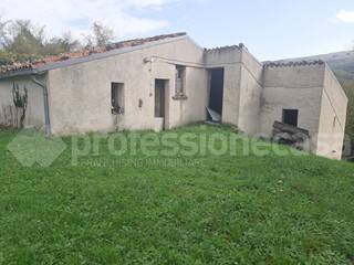 Casale in Vendita a San Pietro Avellana, 33'000€, 590 m²