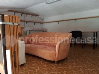 Magazzino in Vendita a San Pietro Avellana, 23'000€, 88 m²