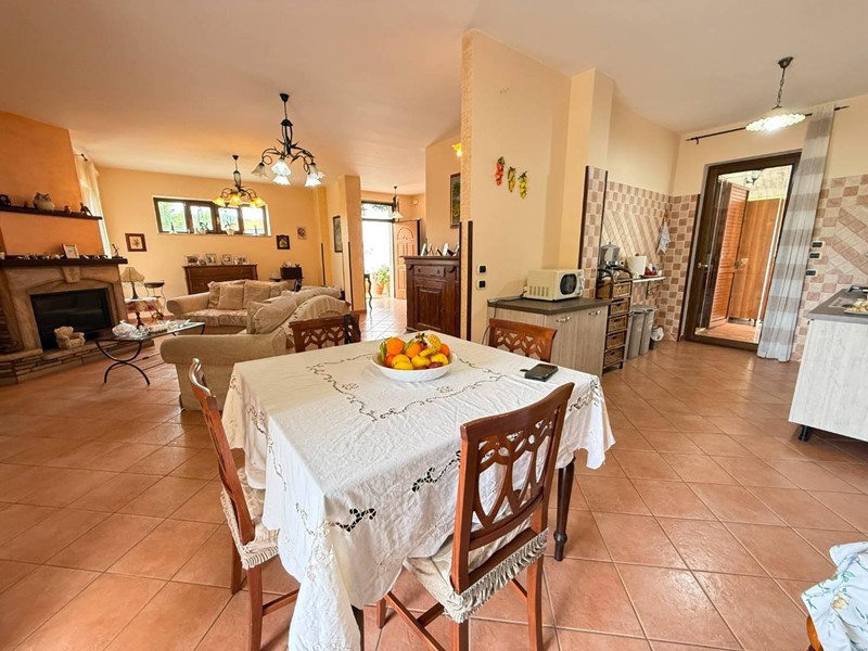 Villa in Vendita a Vallo della Lucania, 330'000&euro;, 274 m²