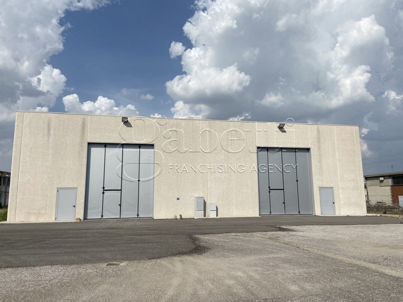 Capannone in Vendita a Terre del Reno, 4740 m²