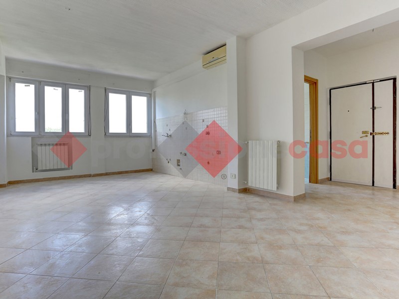 Trilocale in Vendita a Roma, 200'000€, 90 m²