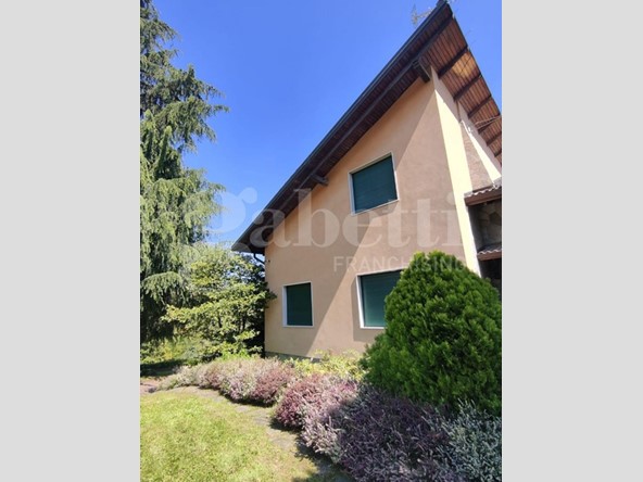 Villa in Vendita a Biella, 340'000€, 490 m²