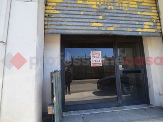 Magazzino in Affitto a Veroli, 600€, 85 m²