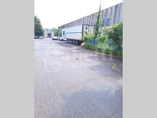 Capannone in Vendita a Zeccone, 320'000€, 330 m²