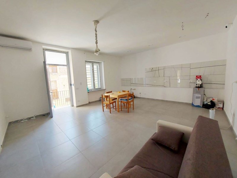 Bilocale in Vendita a Caivano, 114'000€, 76 m²