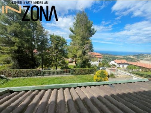 Villa in Vendita a Atri, 166'500€, 350 m²