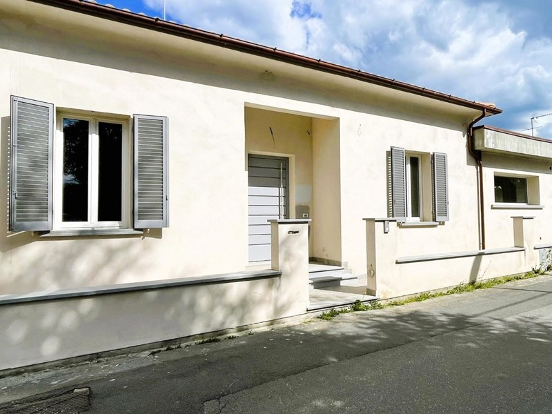 Villa in Vendita a San Miniato, zona San Miniato Basso, 450'000&euro;, 140 m²