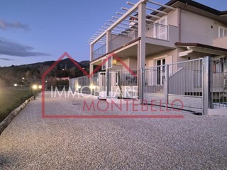 Villa bifamiliare in Vendita a Camaiore, zona Capezzano Pianore, 420'000&euro;, 145 m²