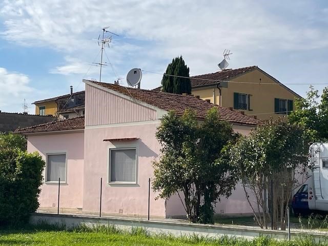 Casa Indipendente in Vendita a Vecchiano, 175'000€, 125 m², con Box