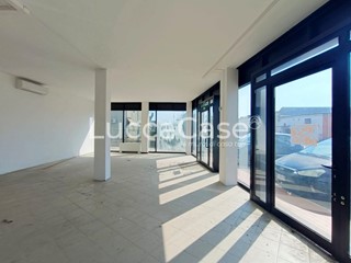 Immobile commerciale in Affitto a San Giuliano Terme, zona Ghezzano, 1'700€, 110 m²