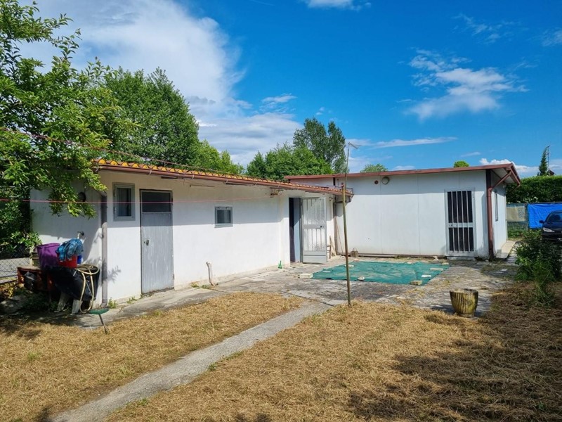 Casa Indipendente in Vendita a Massa, zona Marina di Massa, 185'000&euro;, 80 m², arredato, con Box