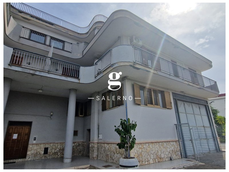 Ufficio in Affitto a Salerno, 650€, 70 m²