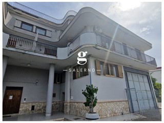 Ufficio in Affitto a Salerno, 650€, 70 m²