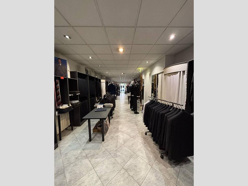 Attività commerciale in Vendita a Collegno, 89'000€, 155 m²