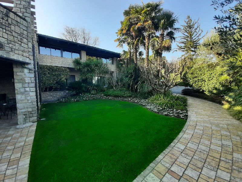 Immobile commerciale in Vendita a Soiano Del Lago, 2'500'000€, 1250 m², arredato