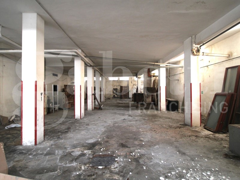 Box in Vendita a Arzano, 160'000€, 577 m²