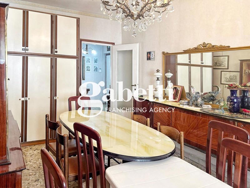 Trilocale in Vendita a Roma, 229'000€, 98 m²