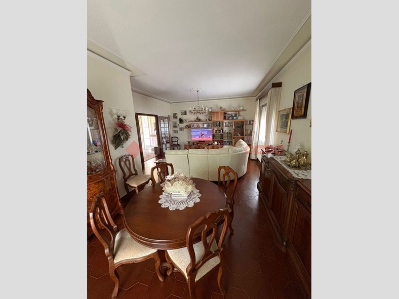 Trilocale in Vendita a Montecatini Terme, 120'000€, 130 m², arredato