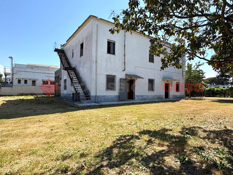 Casa Indipendente in Vendita a Terracina, 305'000€, 300 m²